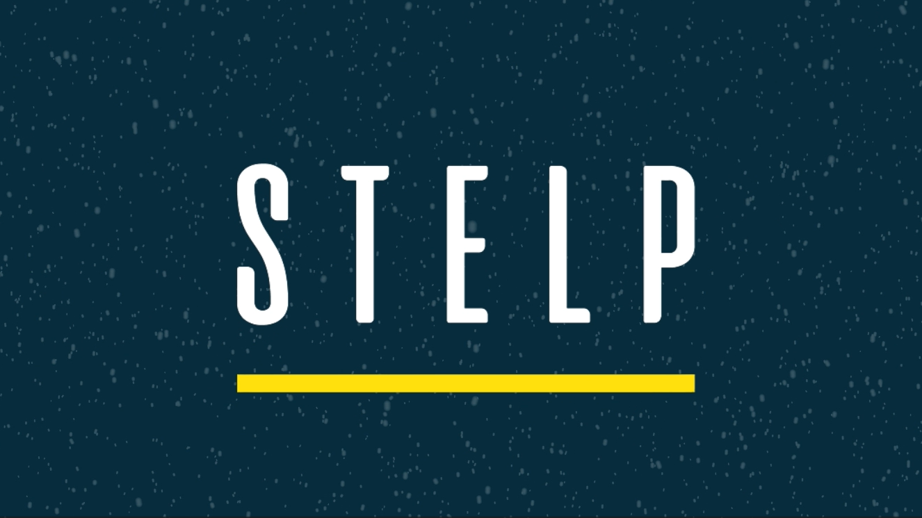 STELP Logo auf blauem Hintergrund mit weißen Akzenten, die aussehen wie Schneeflocken.