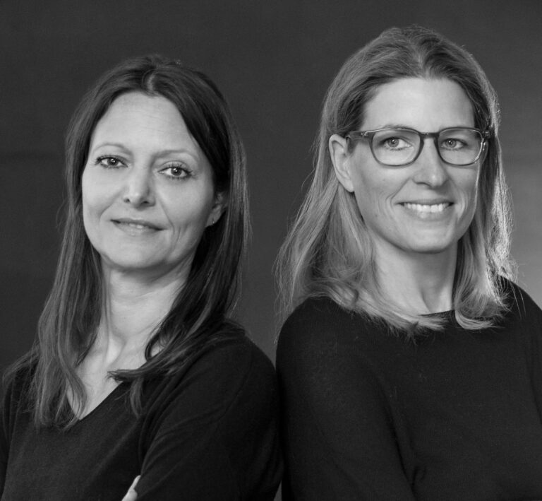 Ein Portraitfoto von Andrea Herold und Tina Kammerer, Partnerinnen mit ihrer Firma Interior Park.