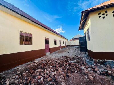 Der Innenhof der Tibu Junior School
